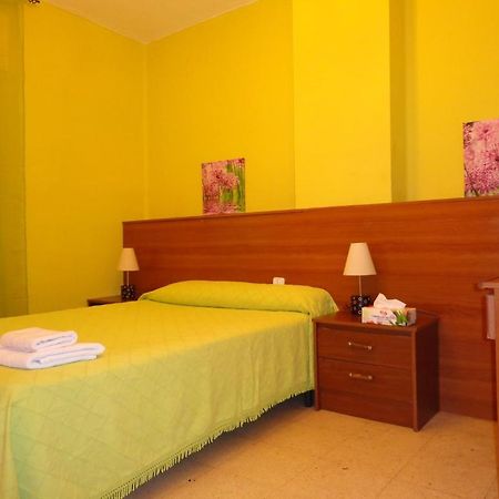 Hotel Pension Mode Lleida Værelse billede